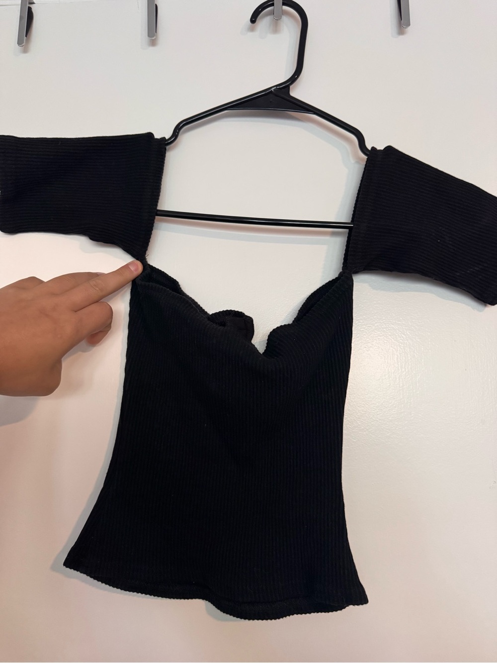 Black Ribbed Off-Shoulder Crop Top - Picture 4 of 4